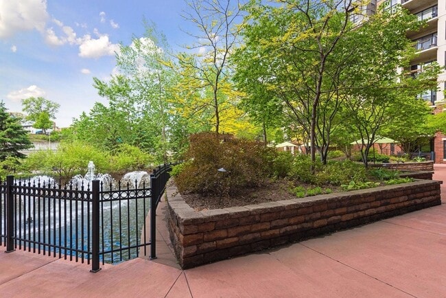 Building Photo - 317 Groveland Ave