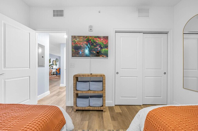 Building Photo - 605 Kemp St