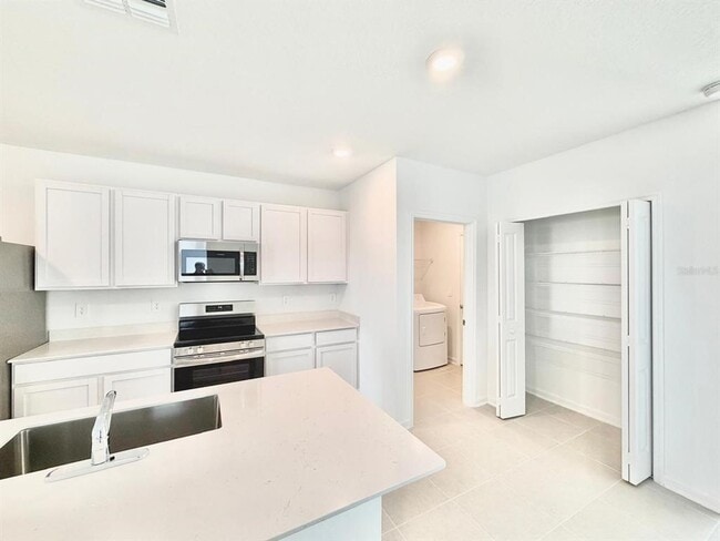 Building Photo - 1547 Jessica Blvd