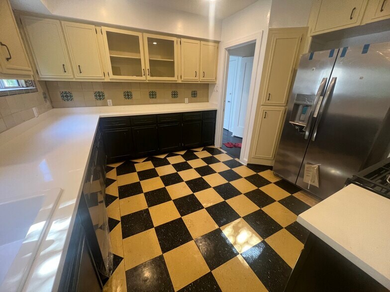 Building Photo - 1234 Keniston Ave