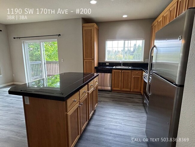 Building Photo - 1190 SW 170th Ave