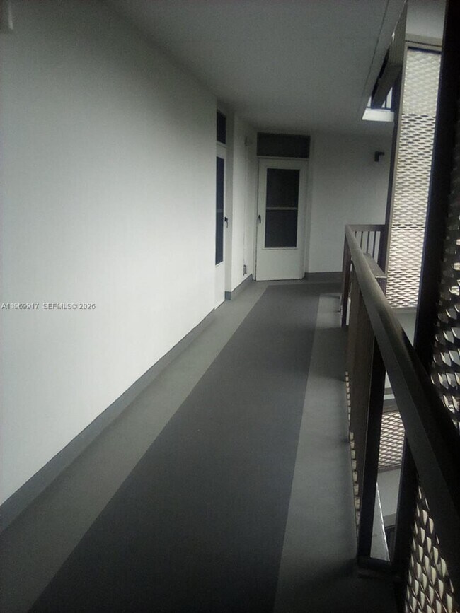 Building Photo - 20400 W Country Club Dr