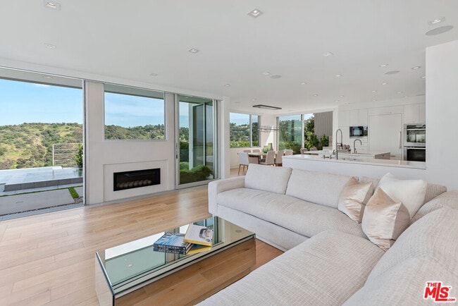 Building Photo - 3642 Beverly Ridge Dr