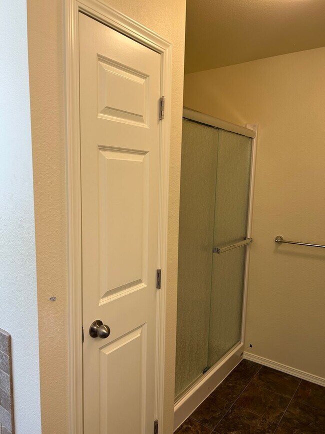 Building Photo - Brand New Home