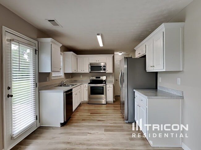 Building Photo - 347 Royal Oaks Dr