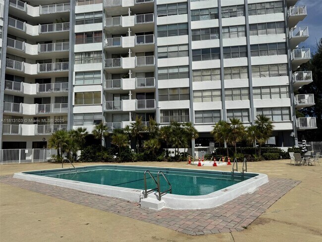 Building Photo - 1300 NE Miami Gardens Dr