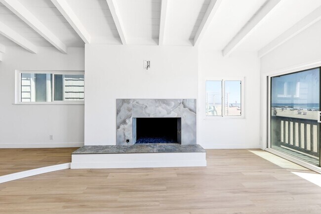 Building Photo - 3010 W Oceanfront
