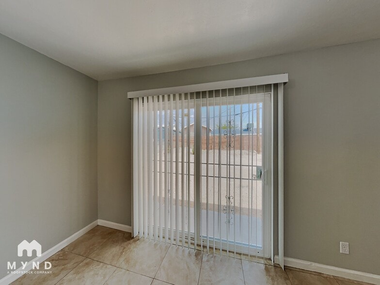 Building Photo - 640 Hause Ave