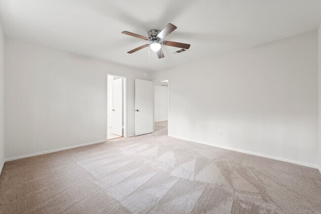 Building Photo - 16815 Memorial Oaks Ln