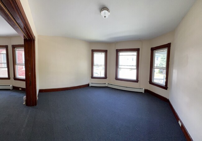Primary Photo - 9 Hickok Pl