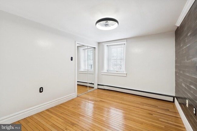 Building Photo - 1687 E Main St