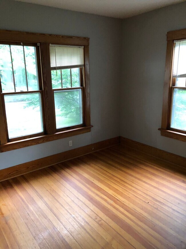 Building Photo - 119 N Normal St