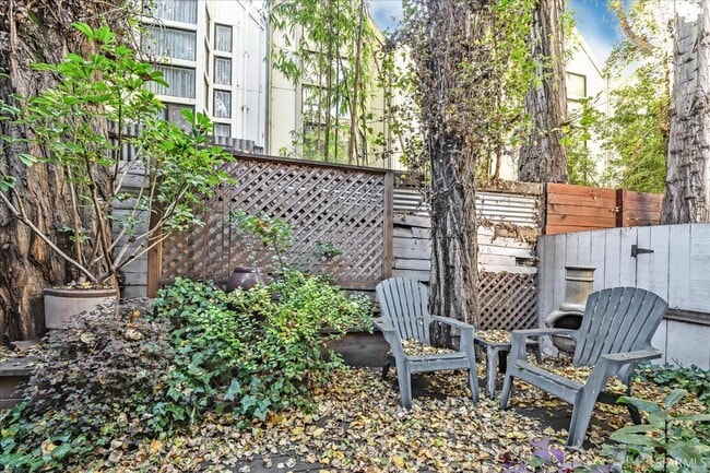 Building Photo - 144 Langton St