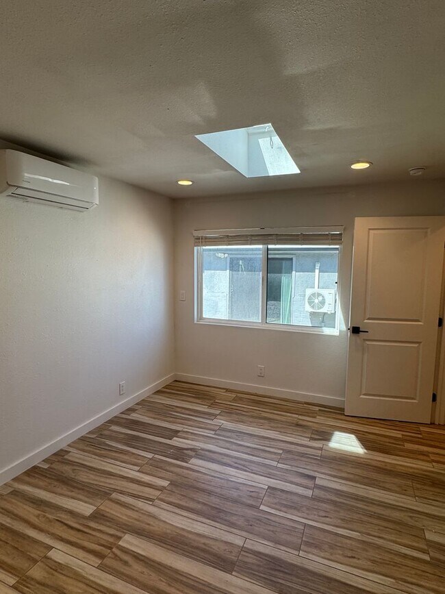 Building Photo - Cozy Carson Back House with Skylights & Washer/Dryer