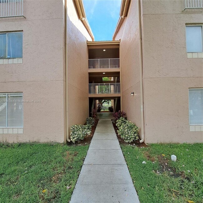 Building Photo - 15770 SW 106th Terrace