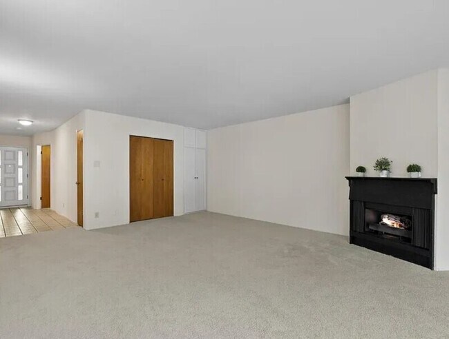 Building Photo - 870 Park Ave
