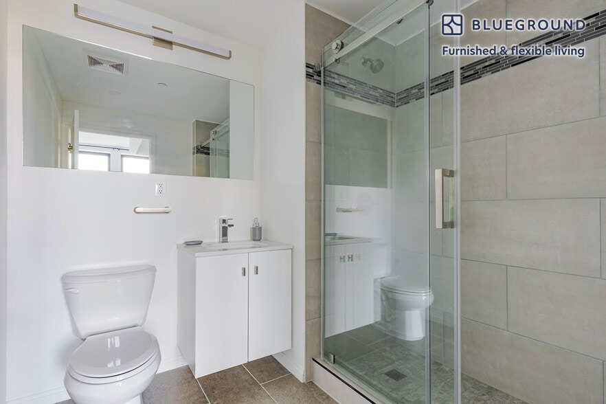 Building Photo - 45 W 81st St