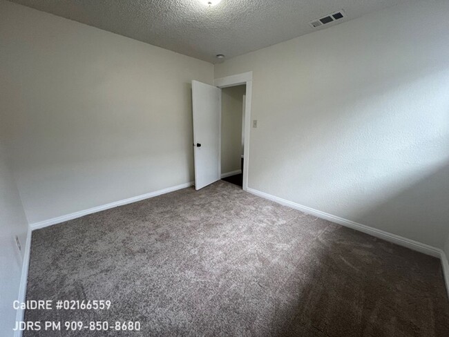 Building Photo - Rialto 2 bedroom Home