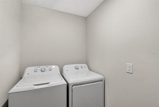 Building Photo - 486 Celeste St