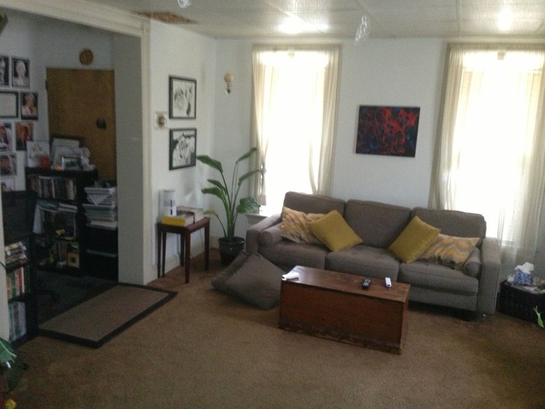 LIVING ROOM - 8 Jay St