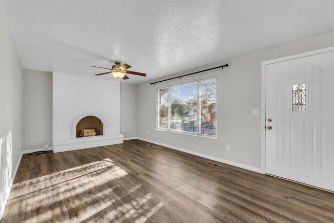 Building Photo - Spacious 5 Bed in Riverdale with Large Yard