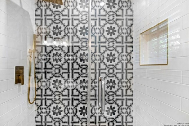 Building Photo - 423 College Blvd