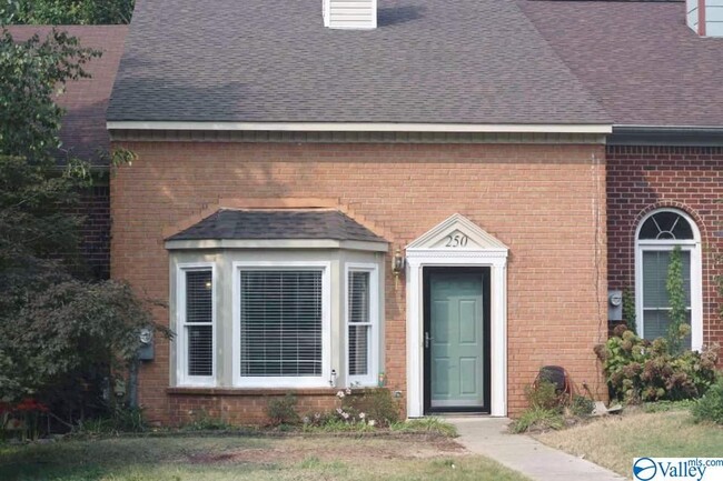 Primary Photo - 250 W Lake Cir