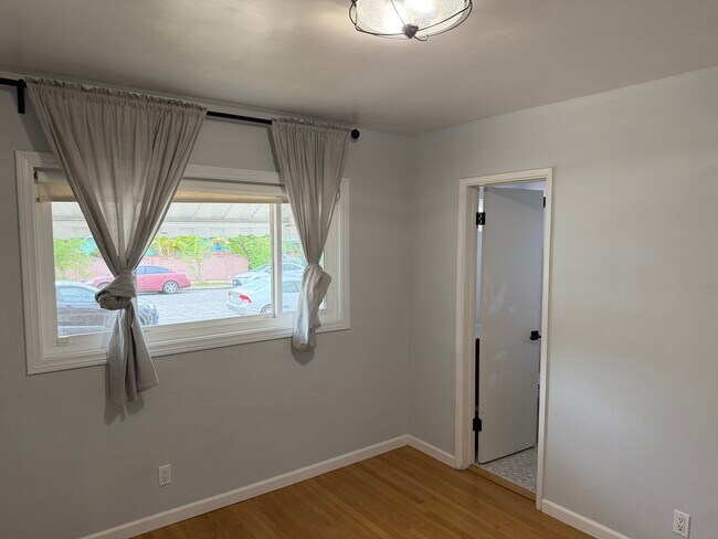 Building Photo - 409 N Park Ave