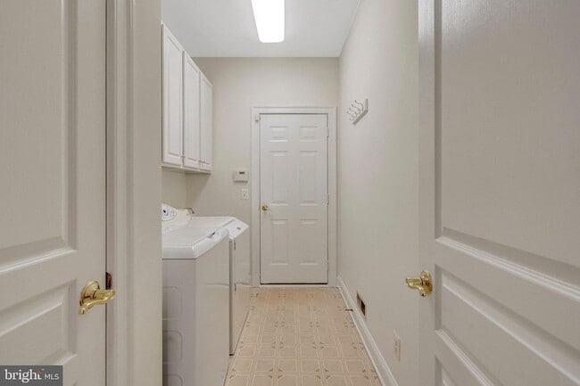 Building Photo - 5257 Winter View Dr