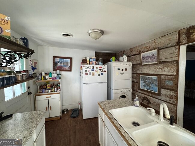 Building Photo - 455 N Harris St