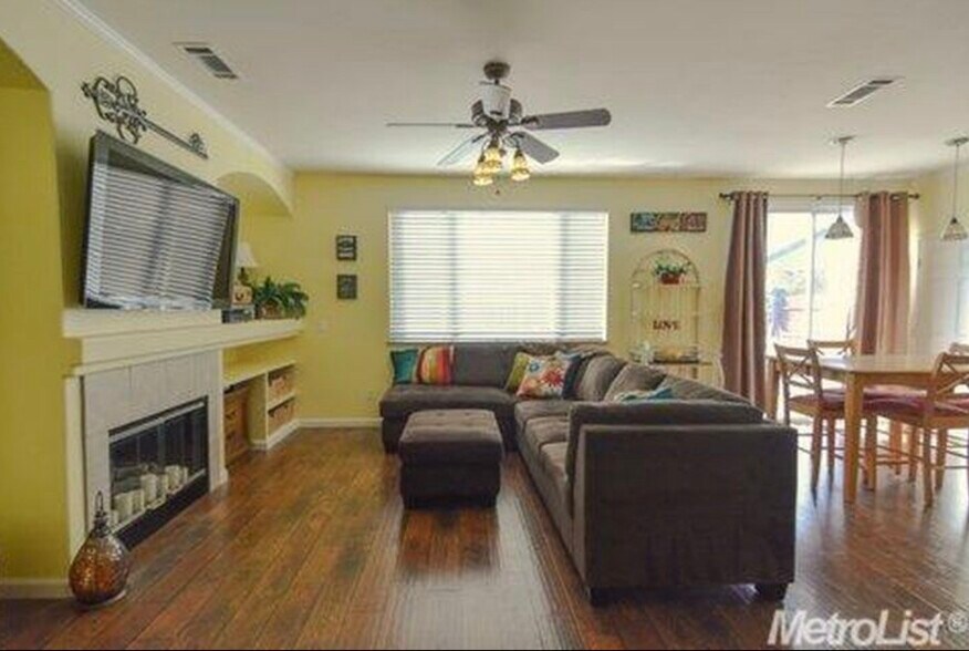 Building Photo - 1634 Sierra Creek Dr