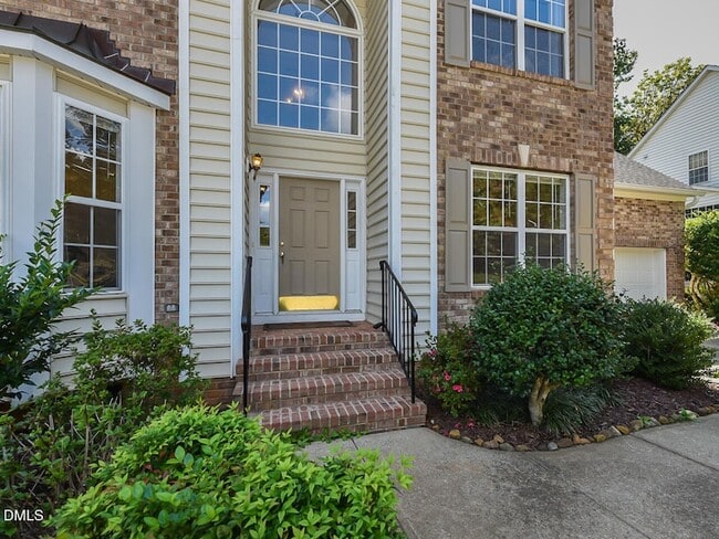 Building Photo - 406 Somersview Dr