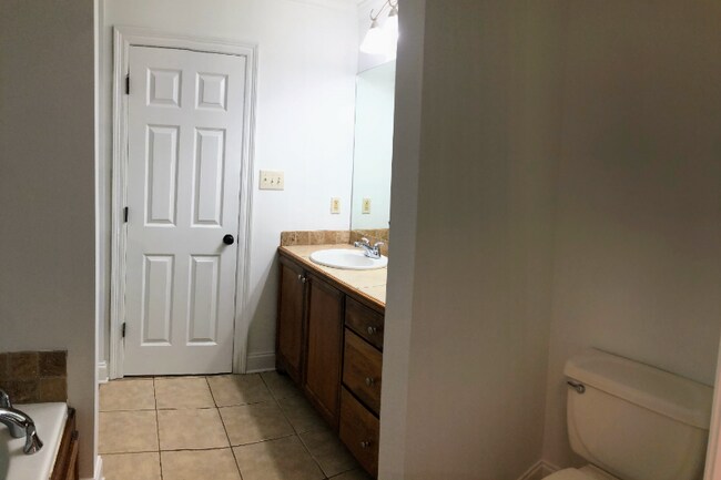 Building Photo - 124 Legend Creek Dr