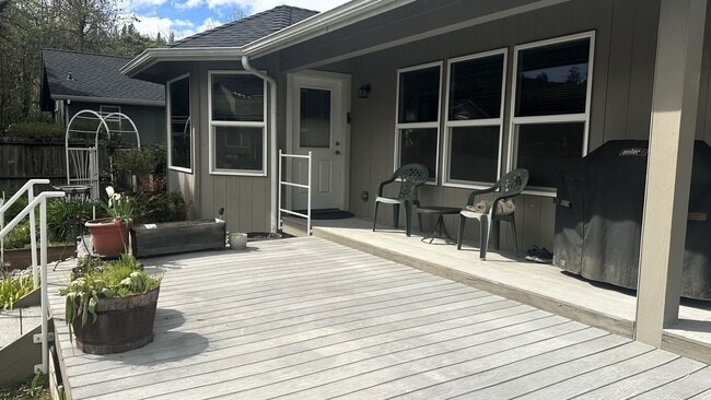 Building Photo - Great 3 Bedroom 2 Bath House!