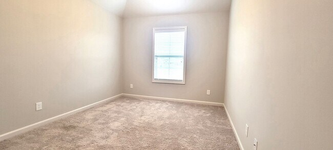 Building Photo - 844 Hedgefield Way