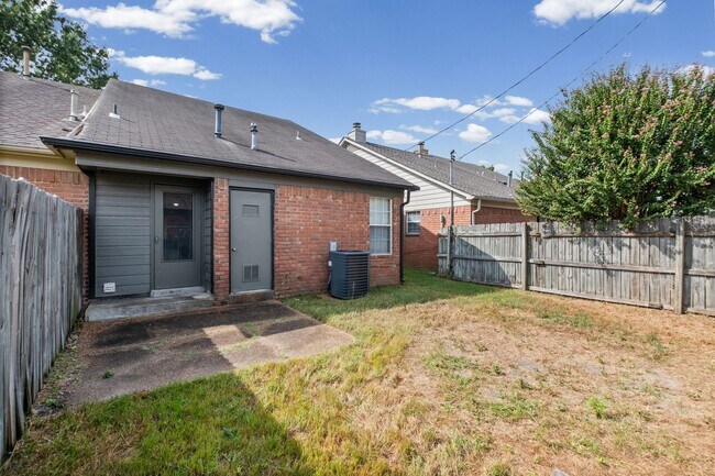 Building Photo - 7782 Shadowland Dr