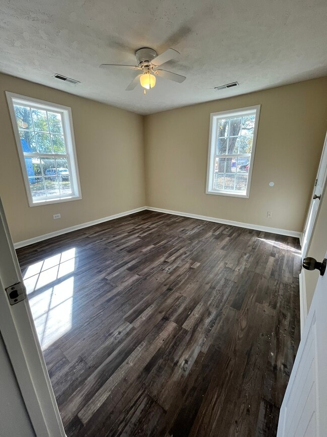 Building Photo - 410 SW Atlantic St