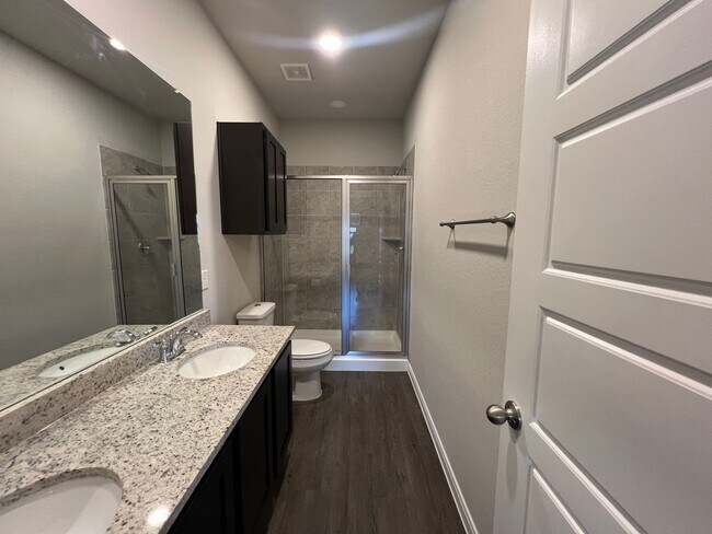Building Photo - Luxury 3/2 Duplex in Seguin, Texas