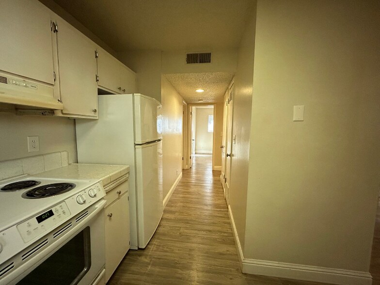 Building Photo - 316 W 4th Ave