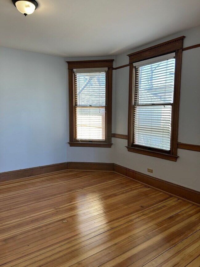 Building Photo - Historic Cheyenne Canyon Home