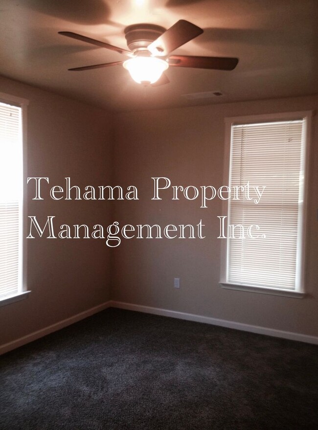 Building Photo - Welcome to this fabulous 3-bedroom, 2-bath home located in the downtown Red Bluff