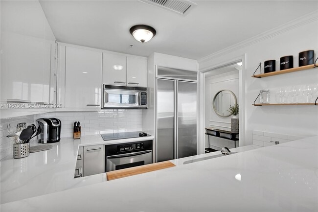 Building Photo - 3350 SW 27th Ave