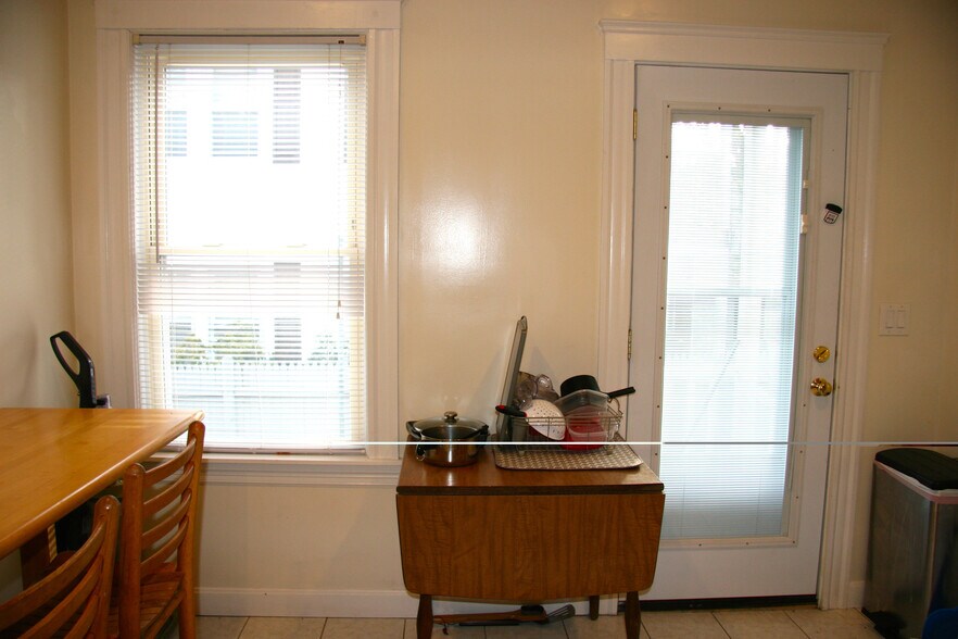 Building Photo - 54 Hobson St