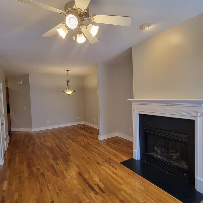 Building Photo - 1111 Surrey Ln