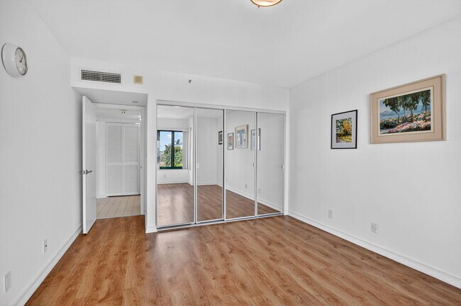 Building Photo - 120 SE 5th Ave