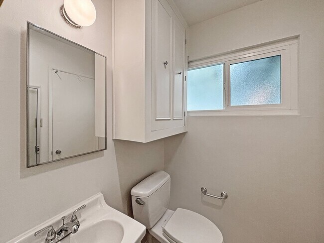 Building Photo - Beautiful 5BD/3BA House Near SDSU W/ W/D, ...