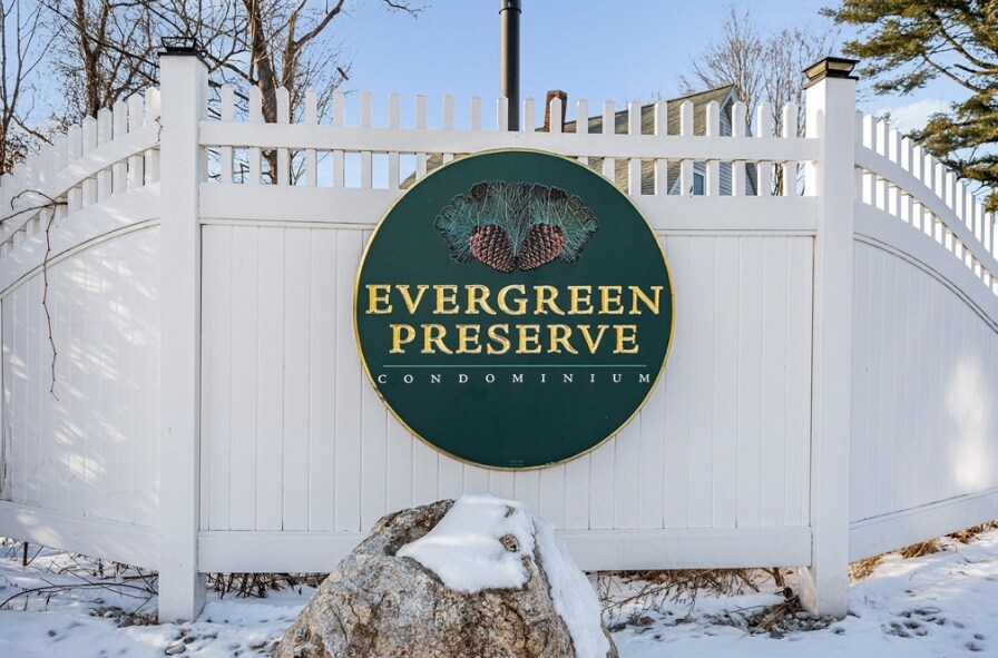 Building Photo - 2410 Skyline Dr