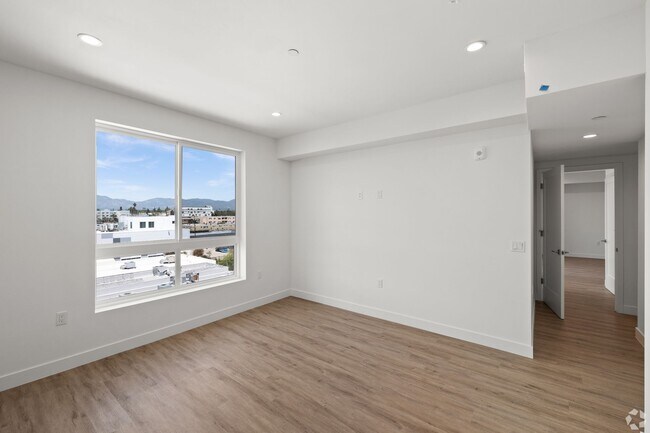 Building Photo - LAST UNIT LEFT!!!!! SPACIOUS 1BEDROOM 1 BA...