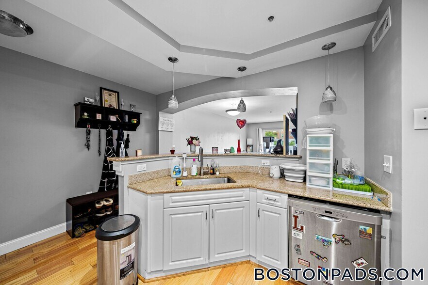 Building Photo - 175 Cottage St