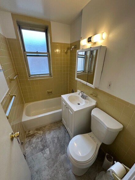 Building Photo - 48 Colborne Rd